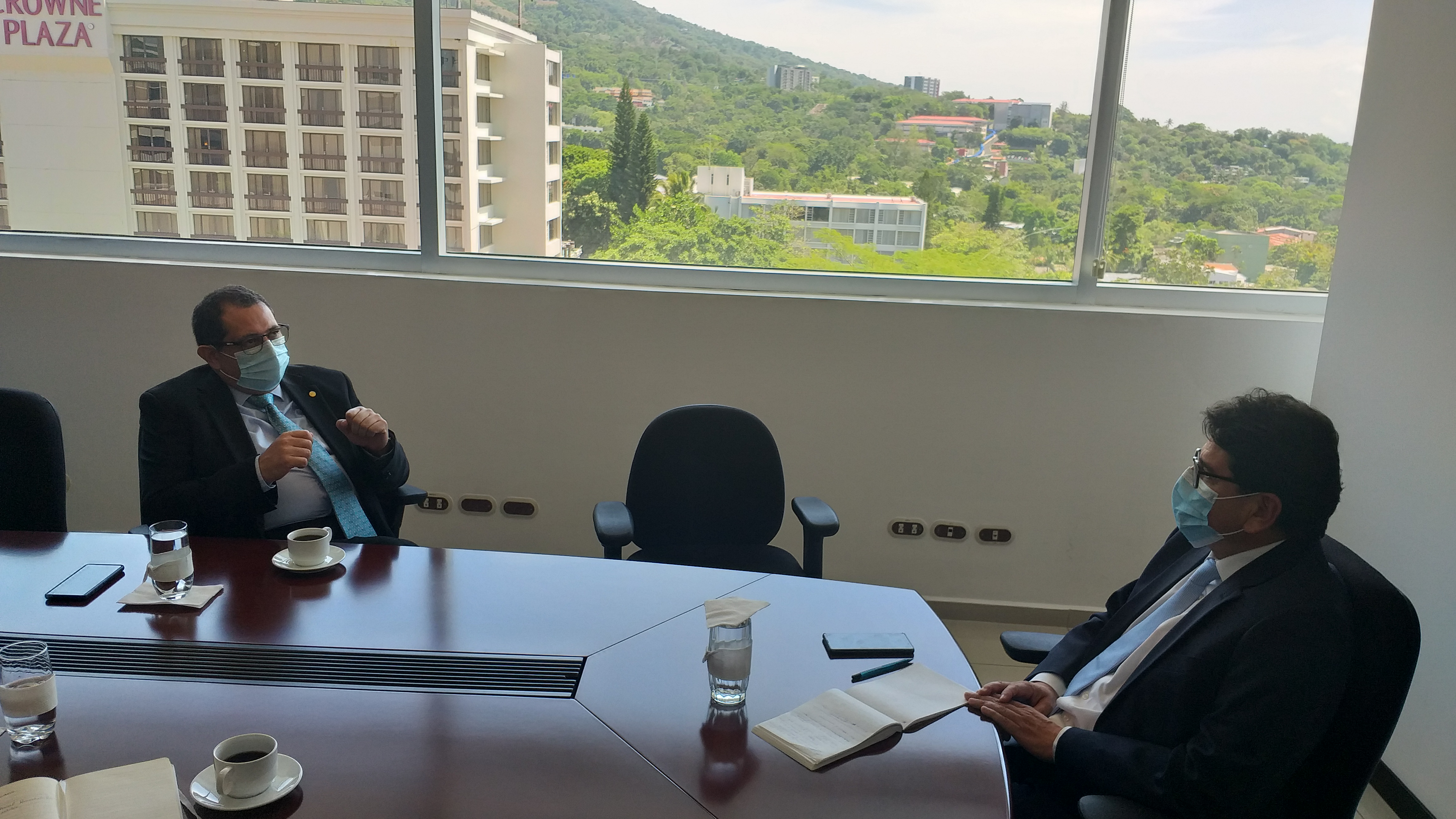 27 de mayo/21-Reunión con Embajador de Colombia en El Salvador, Sr.César Felipe González Hernández(27 de mayo de 2021)